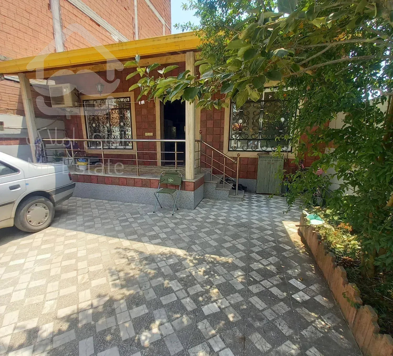 فلت قدیمی داخل بازار کلوده