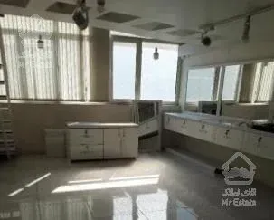 40متر مغازه به اضافه 25متر بالکن