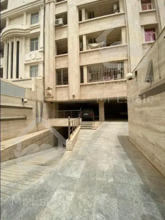 105 متری / واحد جلو سالن رو به نما / اردیبهشت / vip