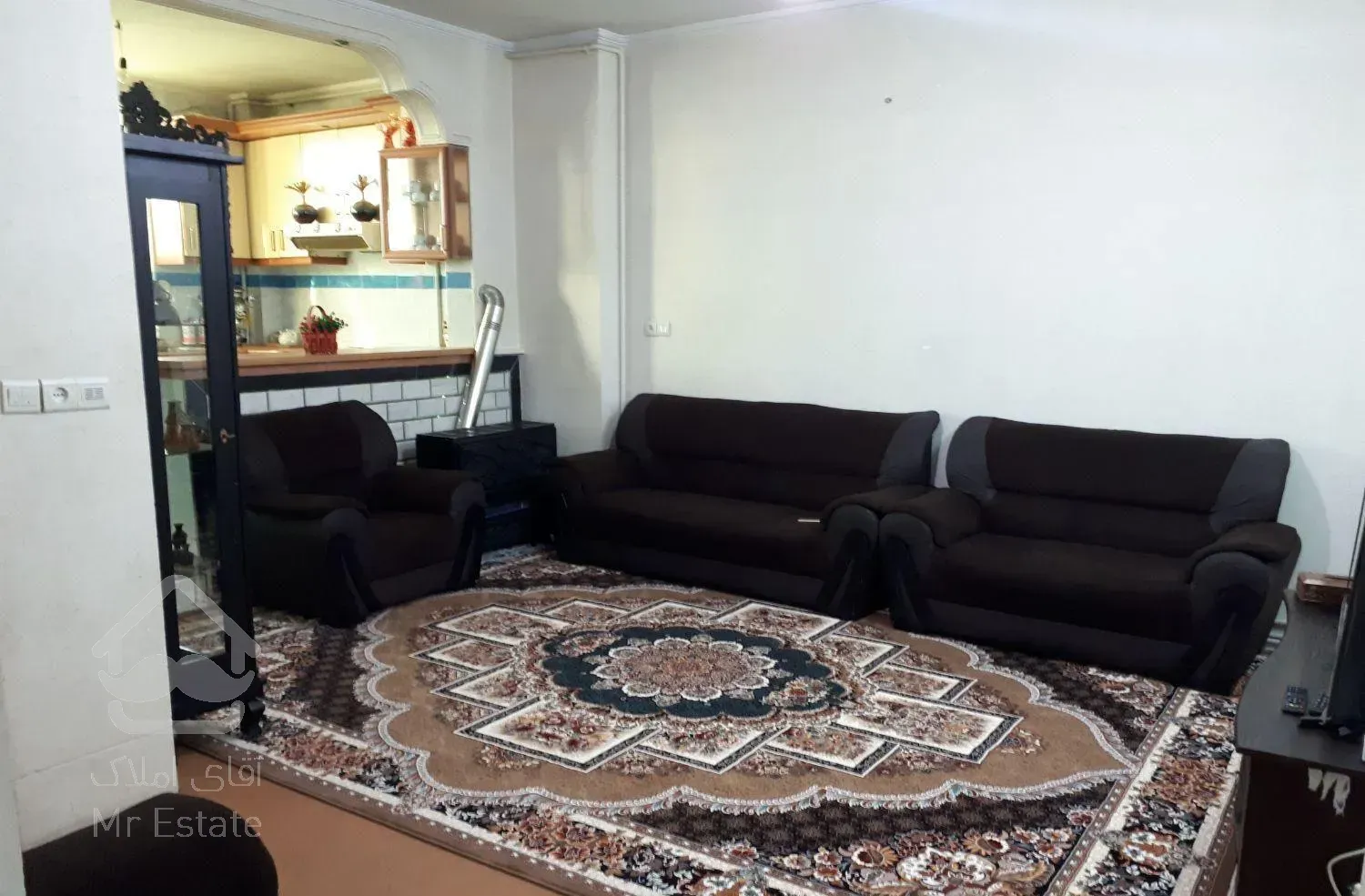 فروش فوری یک واحد آپارتمانی واقع در سرخه