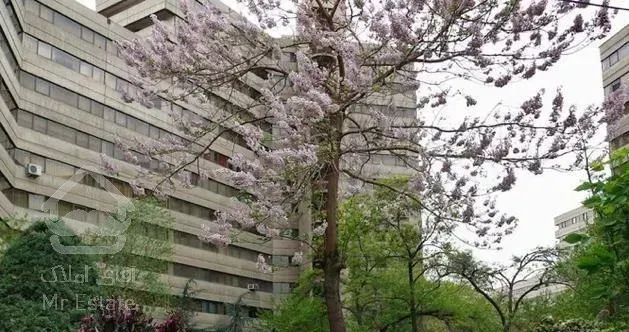 ۱۷۴ متری ۴ خوابه بالای استادیوم