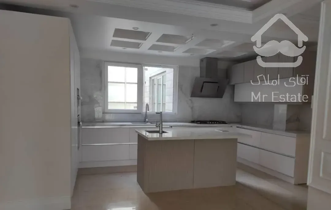 ۲۳۵ متری تاپ لوکیشن