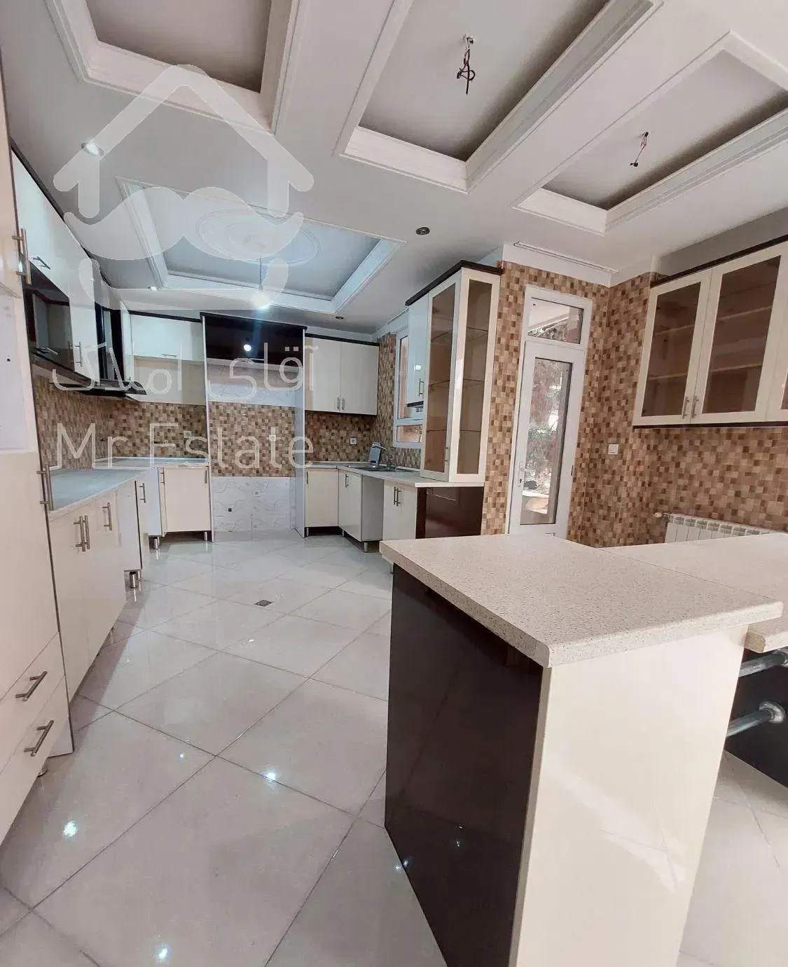 آپارتمان ۱۸۰ متر سه خواب تک واحدی