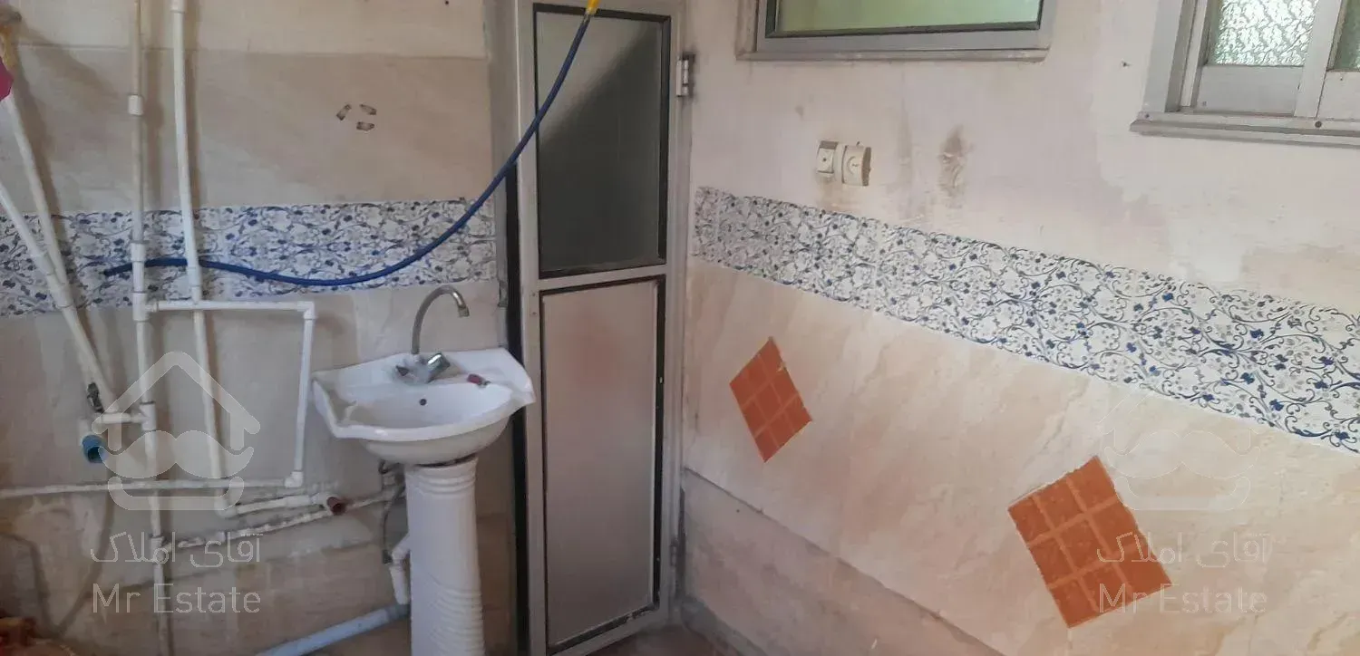 کاشانی ۱۸،طبقه همکف کوچه بن بست ،۵۵ متر