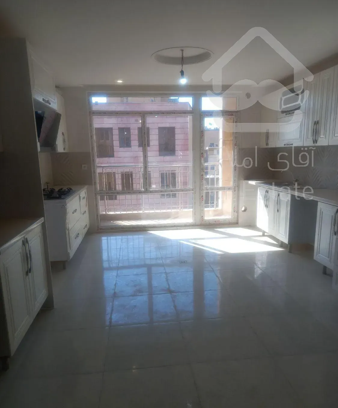 ۱۲۰ متری نوساز انقلاب