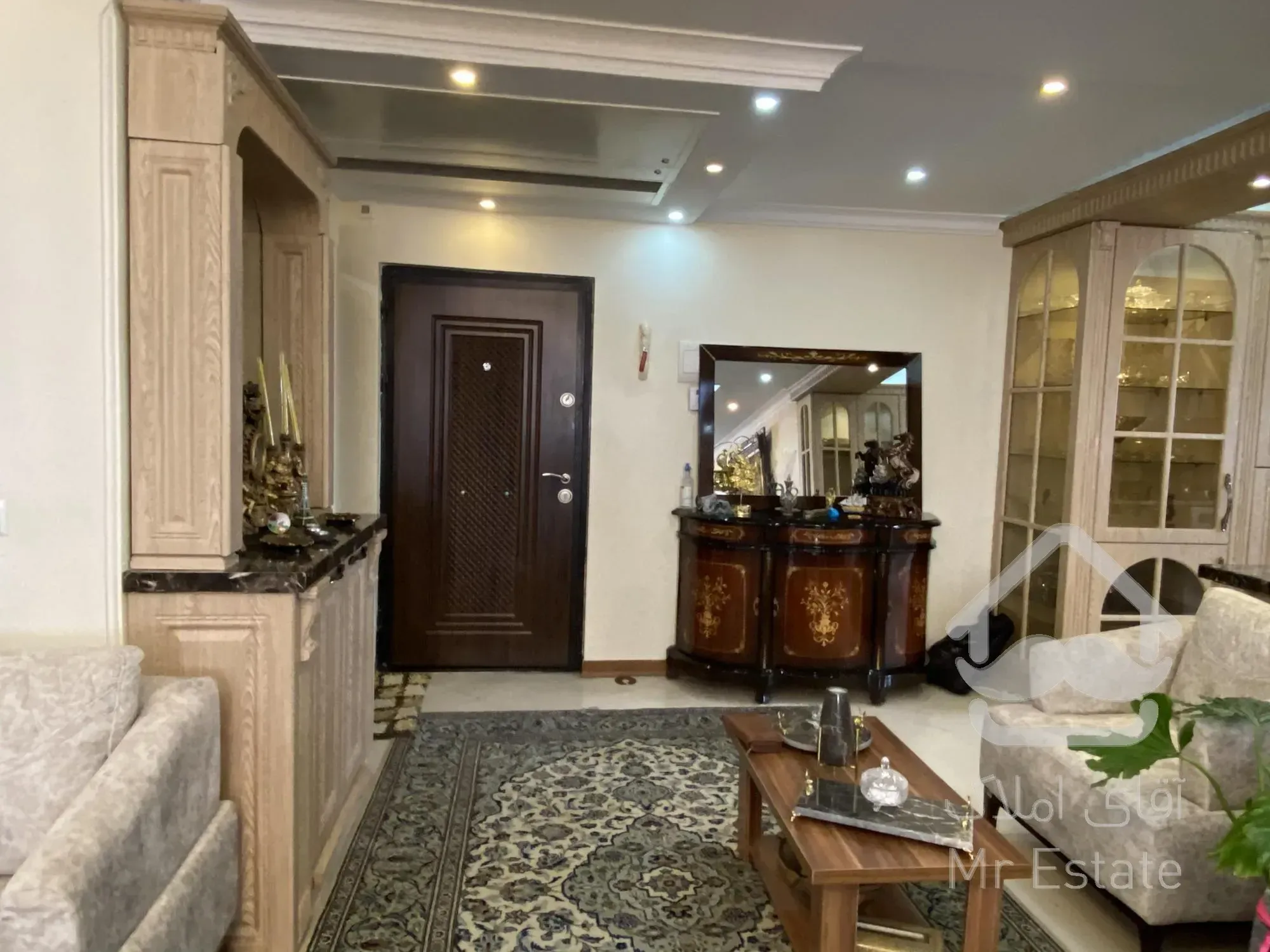 ۱۳۰ متری دریاچه چیتگر کوهک فول لاکچری و خوش نقشه