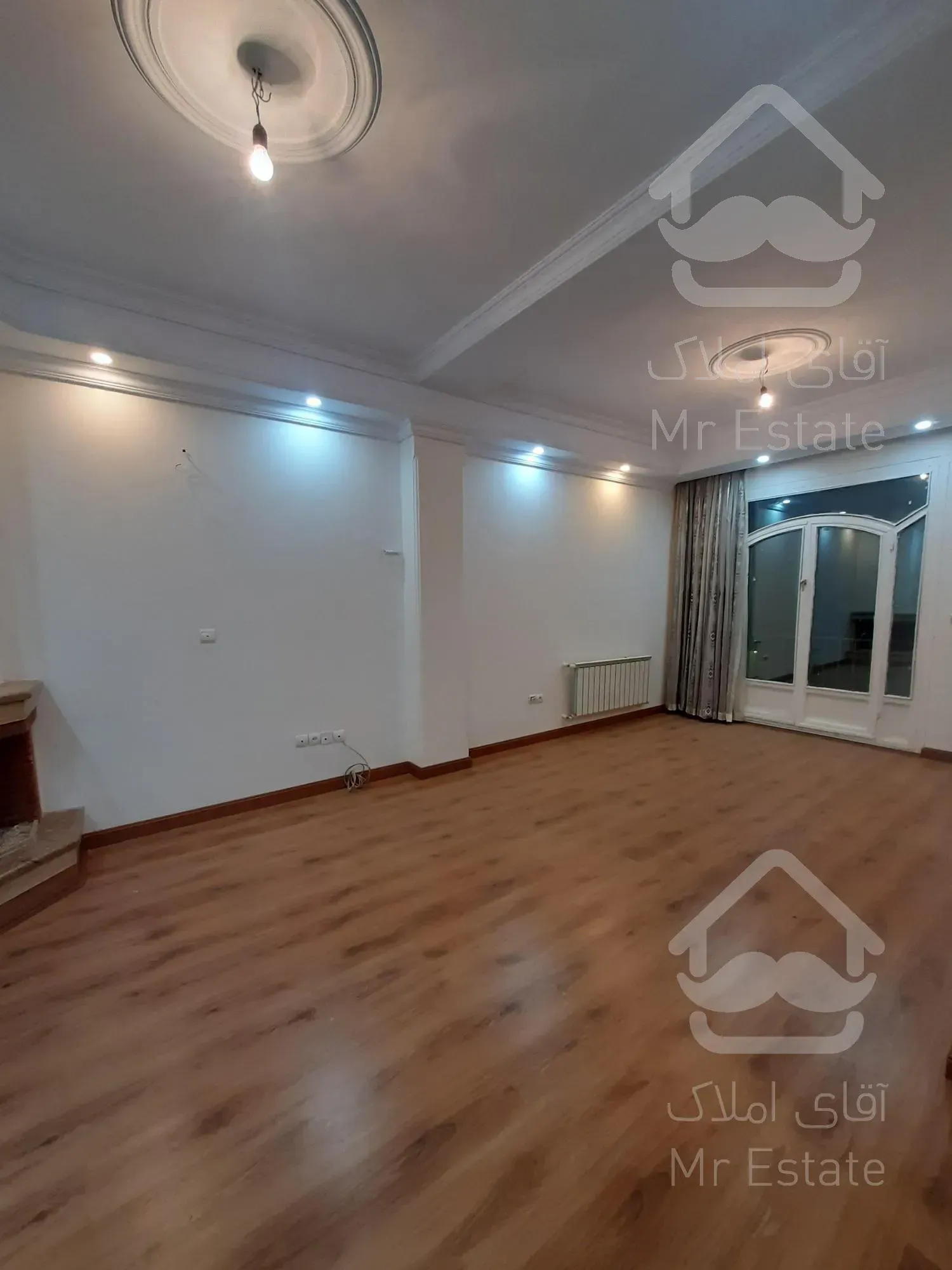 فروش ۵۹متری تراورتن سالن پرده خور