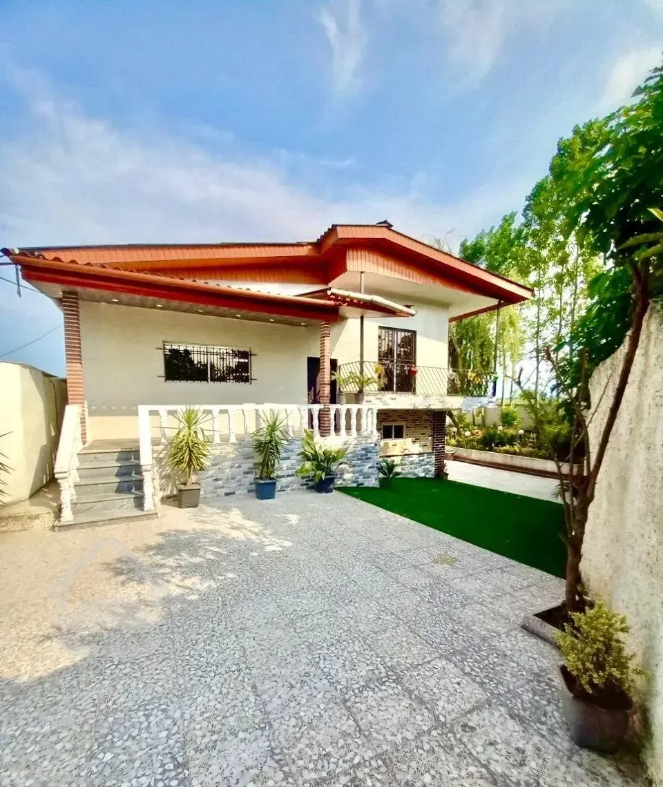 ویلا باغ مشجر/قیمت استثنایی/کاملا تو بافت مسکونی