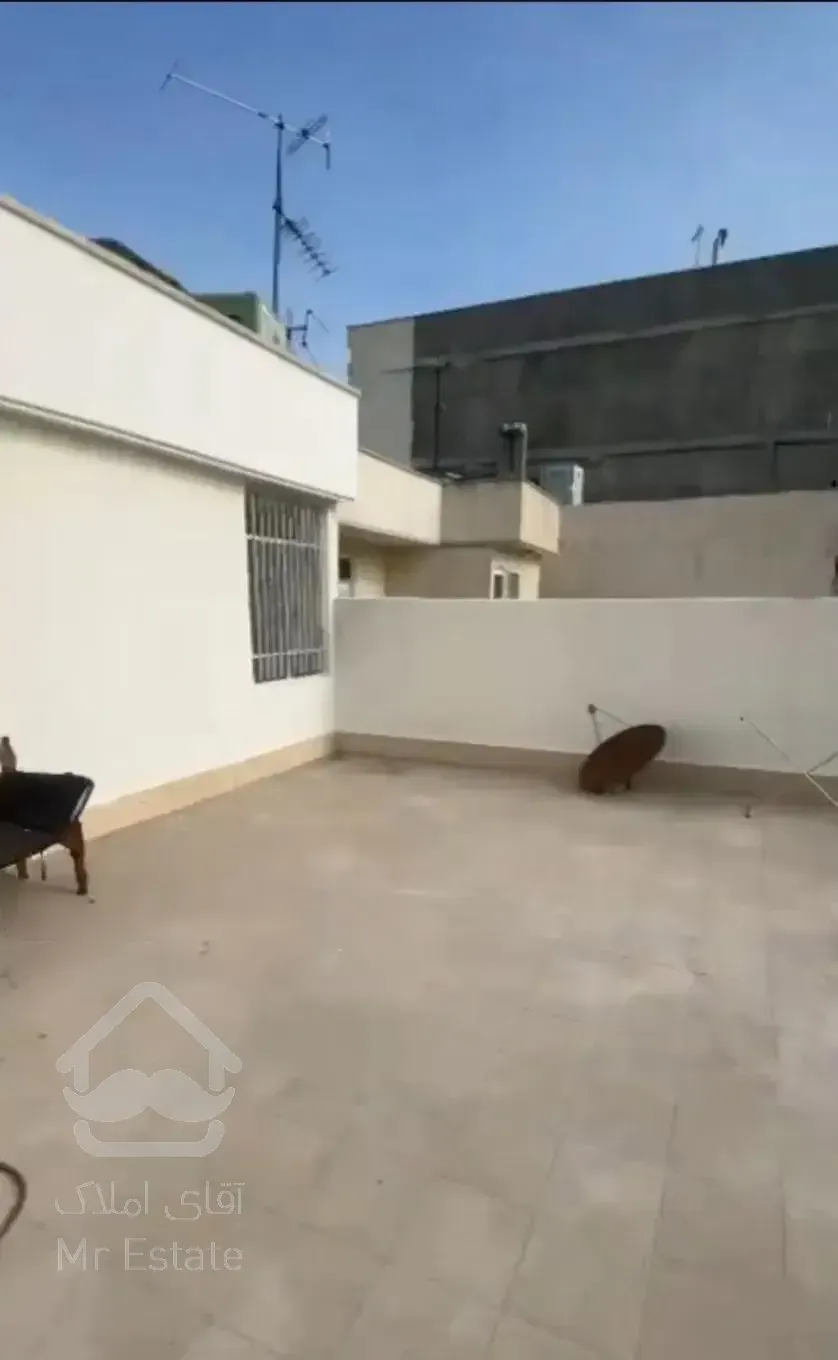 اپارتمان ۹۵ متری /با پارکینگ /تهران ویلا