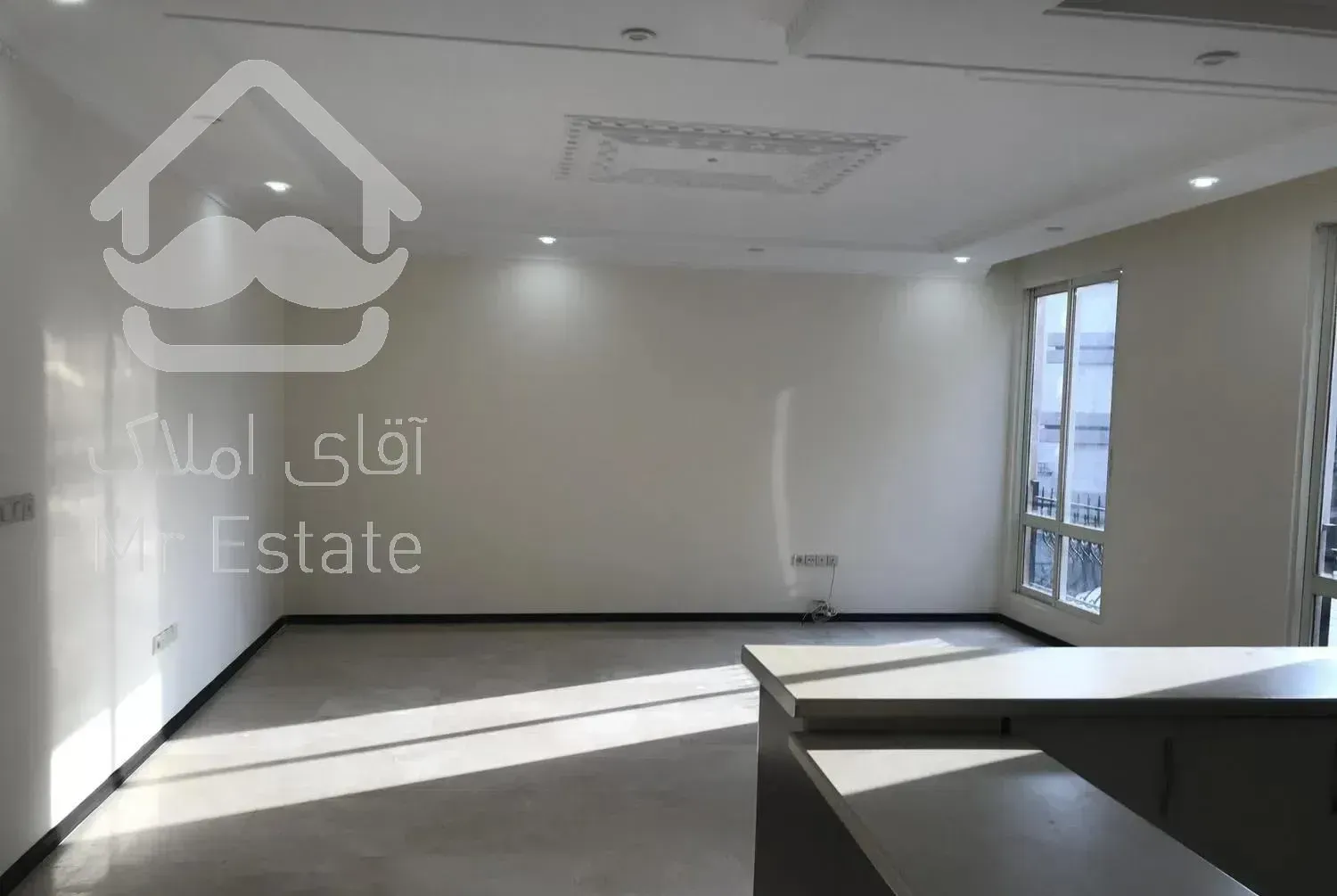 93متر غرق در نور / دسترسی مناسب باغ فردوس