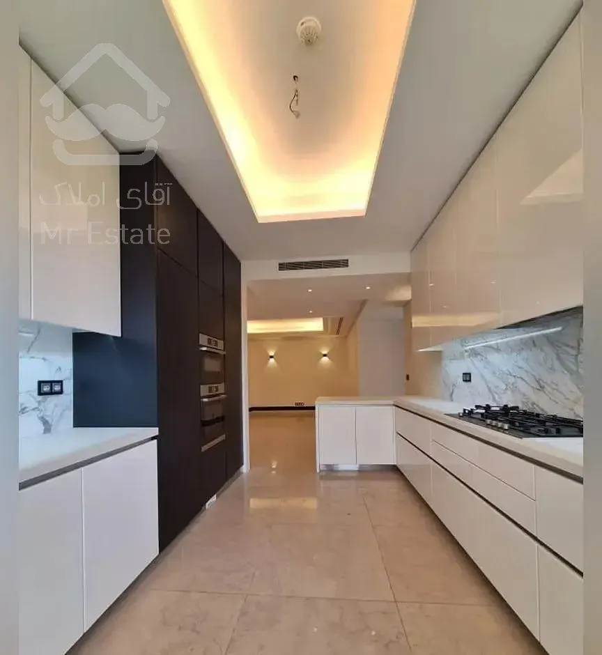 ۲۲۰متر آپارتمان در  برج باغ برند منطقه