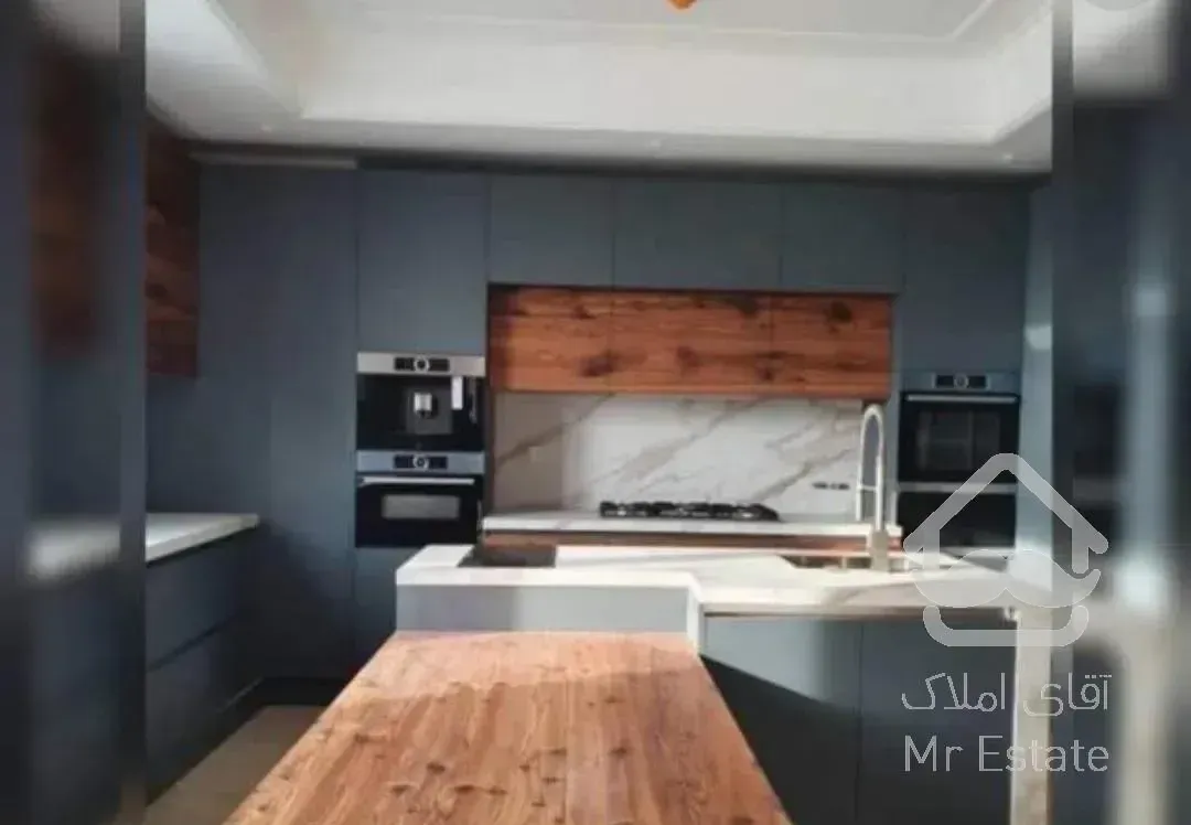 ۲۵۰ متر/ سه خواب / فول مشاعات/ دو پارکینگ/