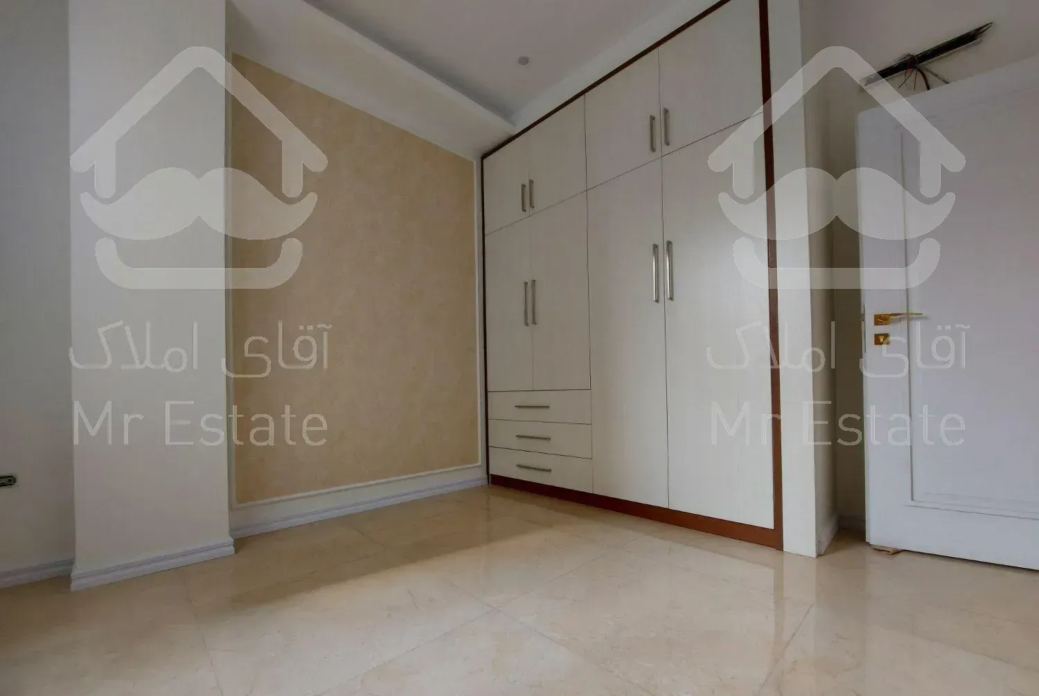 ظفر،121متر،کم واحد،بدون دیوار مشترک