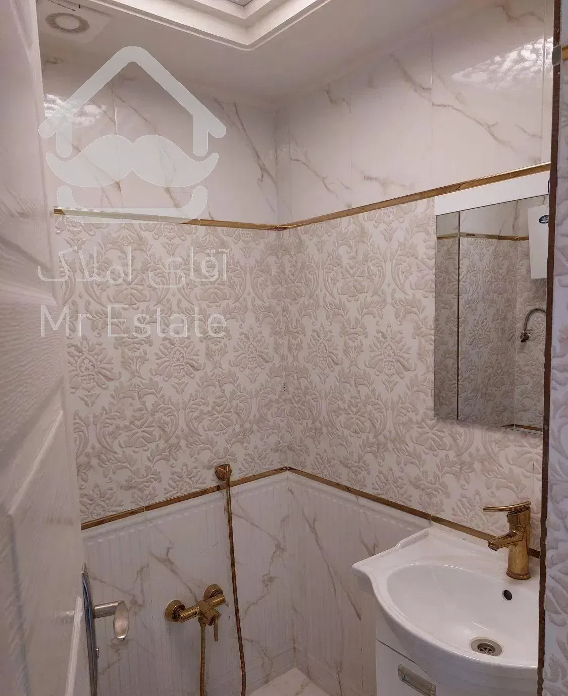 آپارتمان ۸۰ متری تک واحدی و نوساز و کلید نخورده.