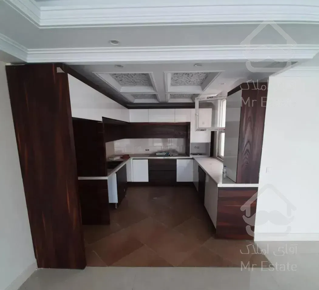 ۶۰۰ متر موقعیت اداری شیک نوساز دربست شهرک راه آهن