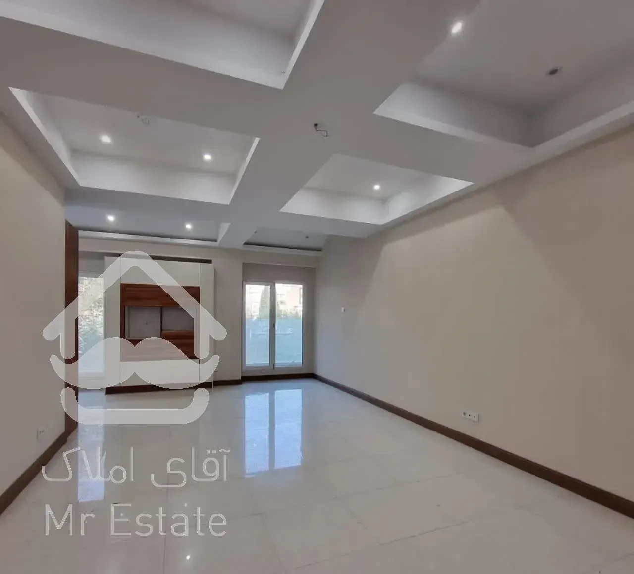 ۱۲۵ متر برج باغ کلاسیک **پارک رویال**