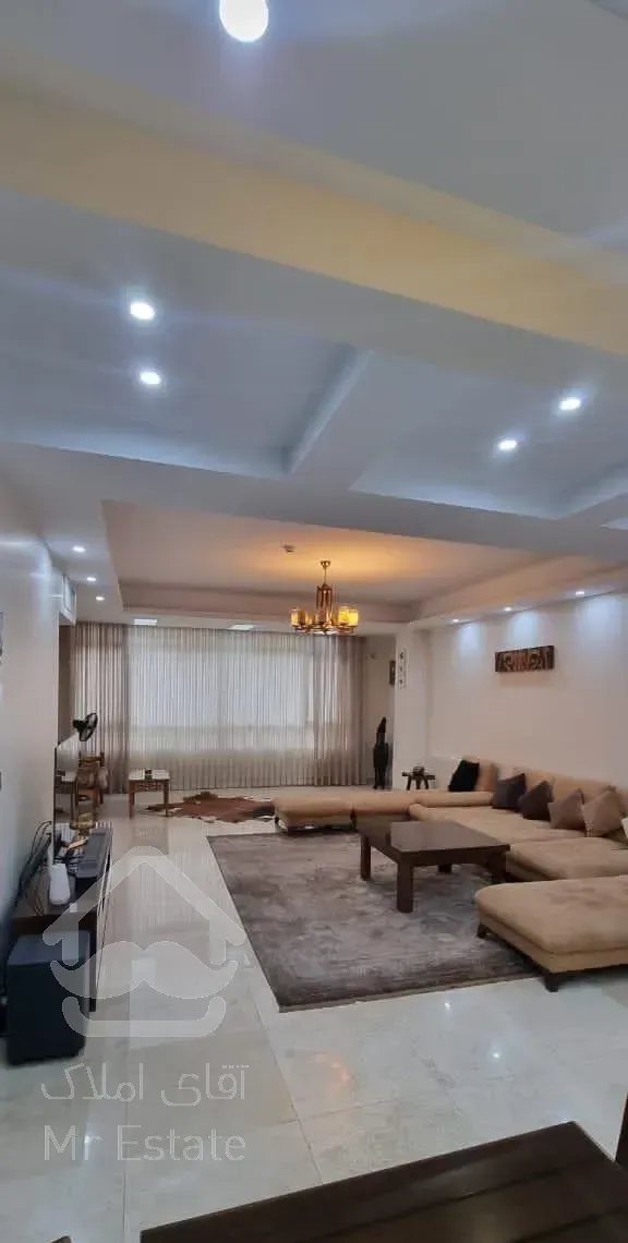 اسکندری جنوبی، شخصی ساز بدون مشابه، غرق نور