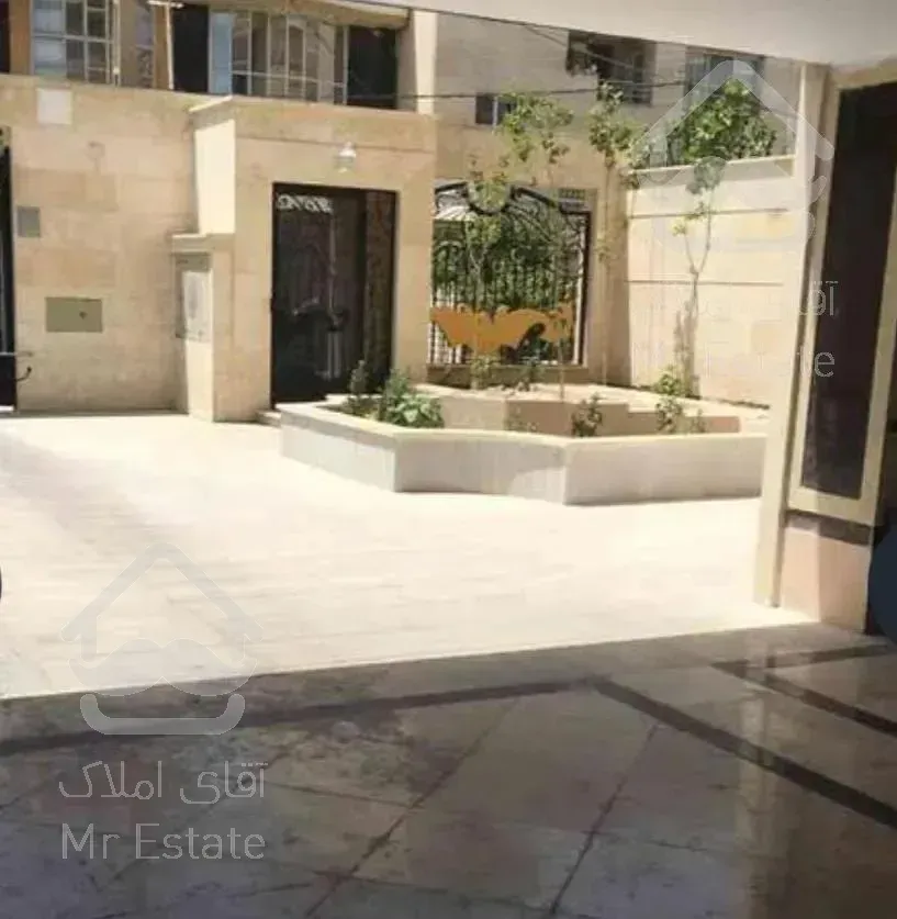 ۳ طبقه ۷ واحدی یکجا و نوساز در سرو آزاد