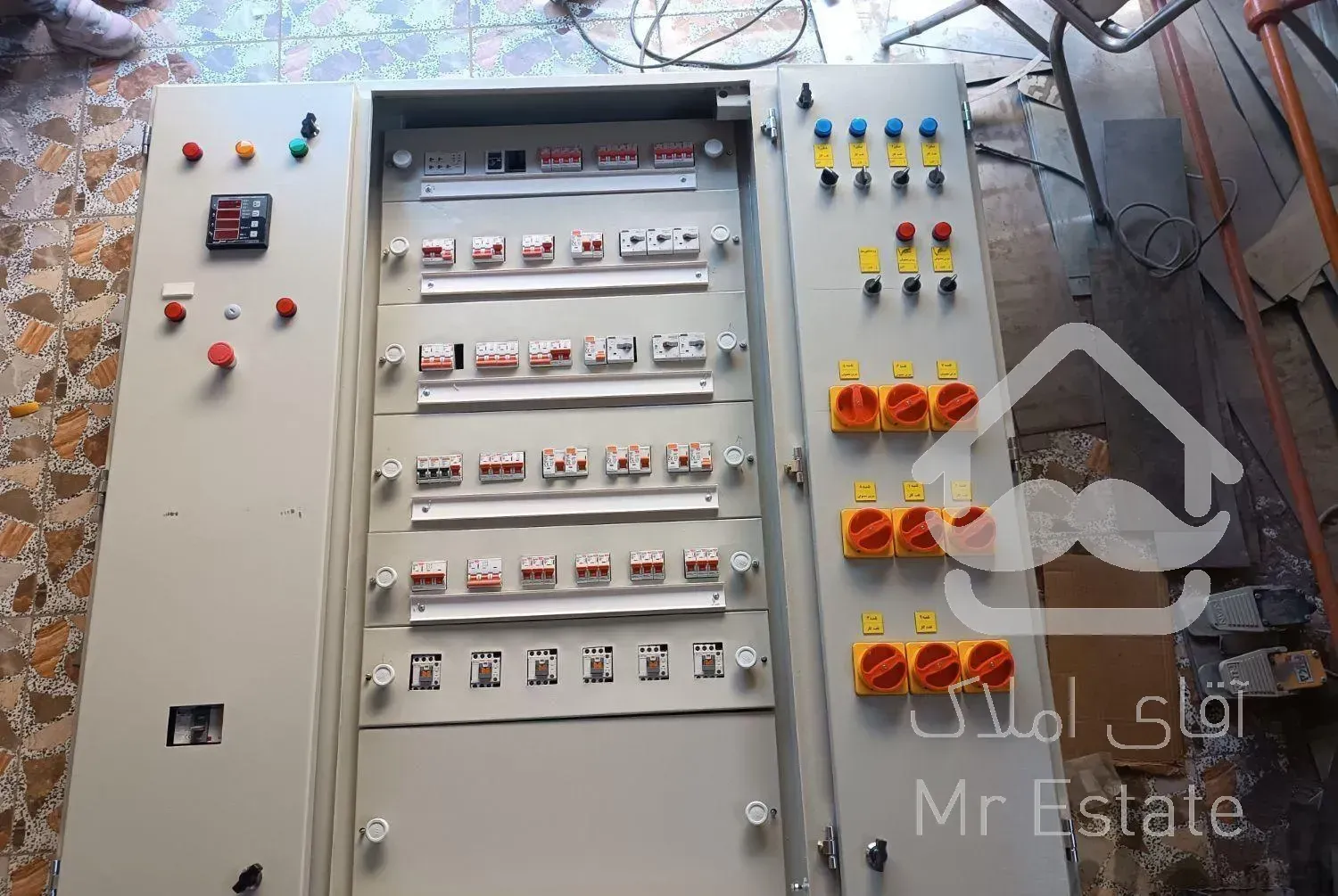 ساخت انواع تابلو برق صنعتی و اسکلت تابلو