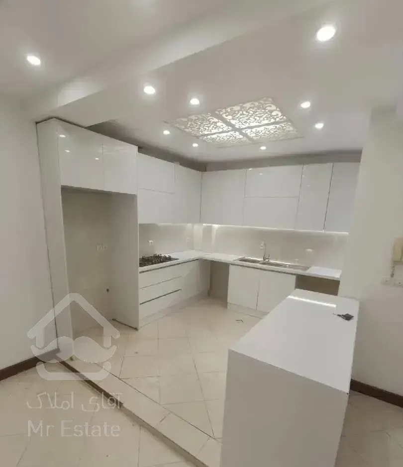 قیمت ویژه/دو خوابه/۸۲متر/۱۰ساله