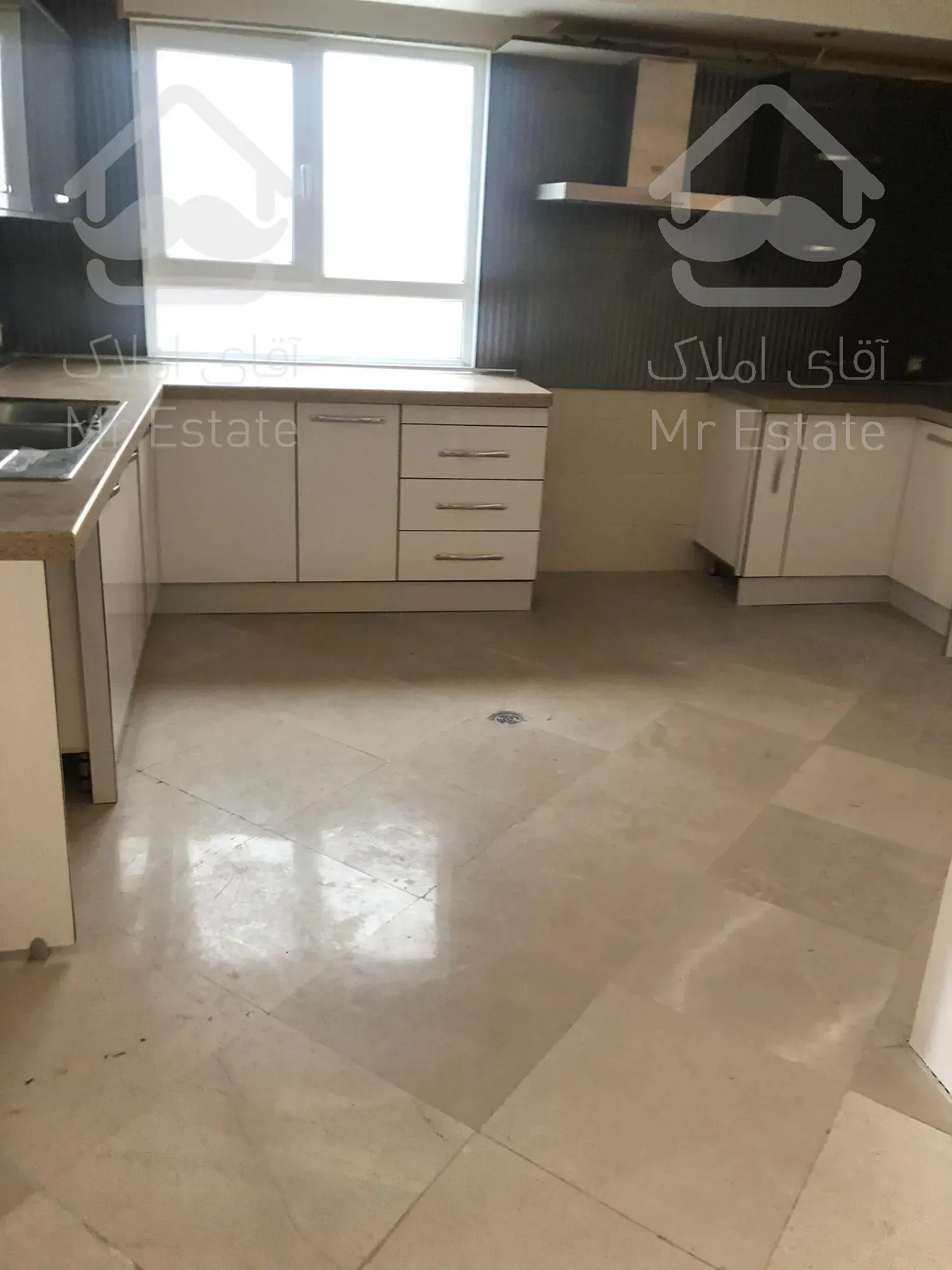 رهن و اجاره آپارتمان ۲۱۵ متری ۴ خوابه نیاوران