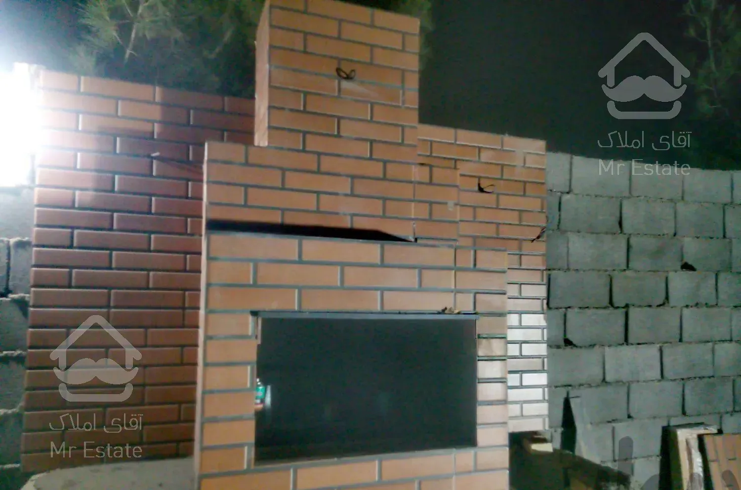 کار انواع کاشی و سرامیک