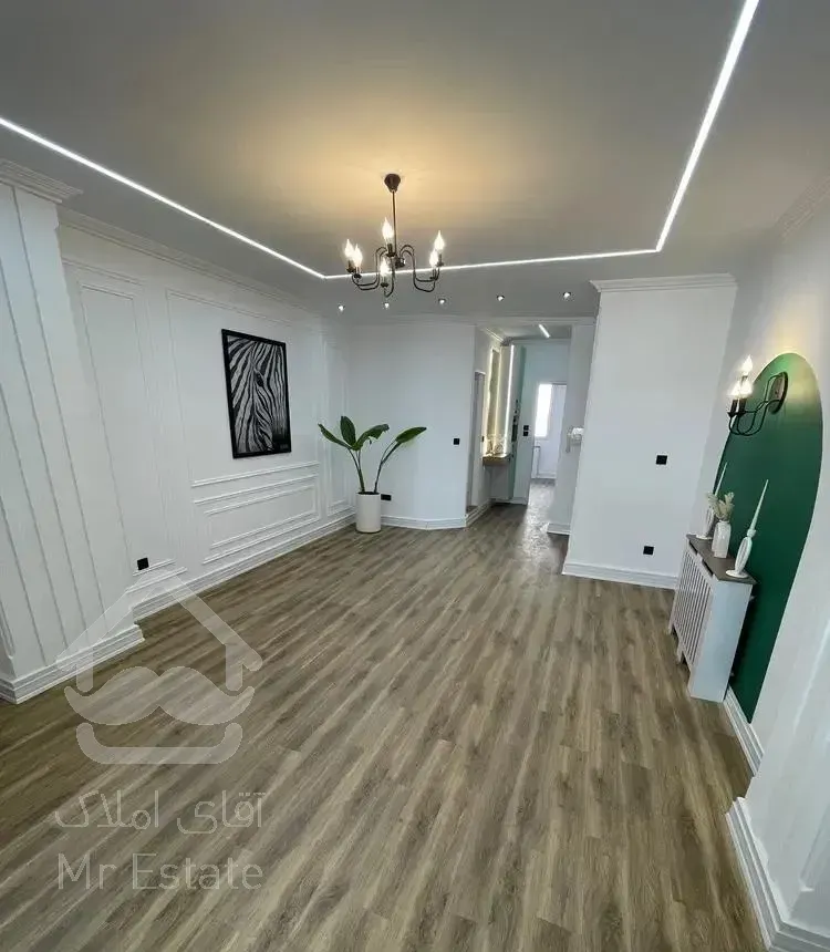۵۰متری با آسانسور و پارکینگ سندی طبقه اول