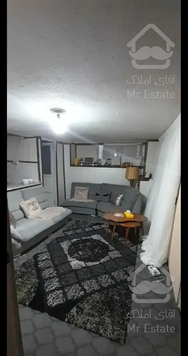 اپارتمان سند منگوله دار و دارای ۵ واحد میباشد