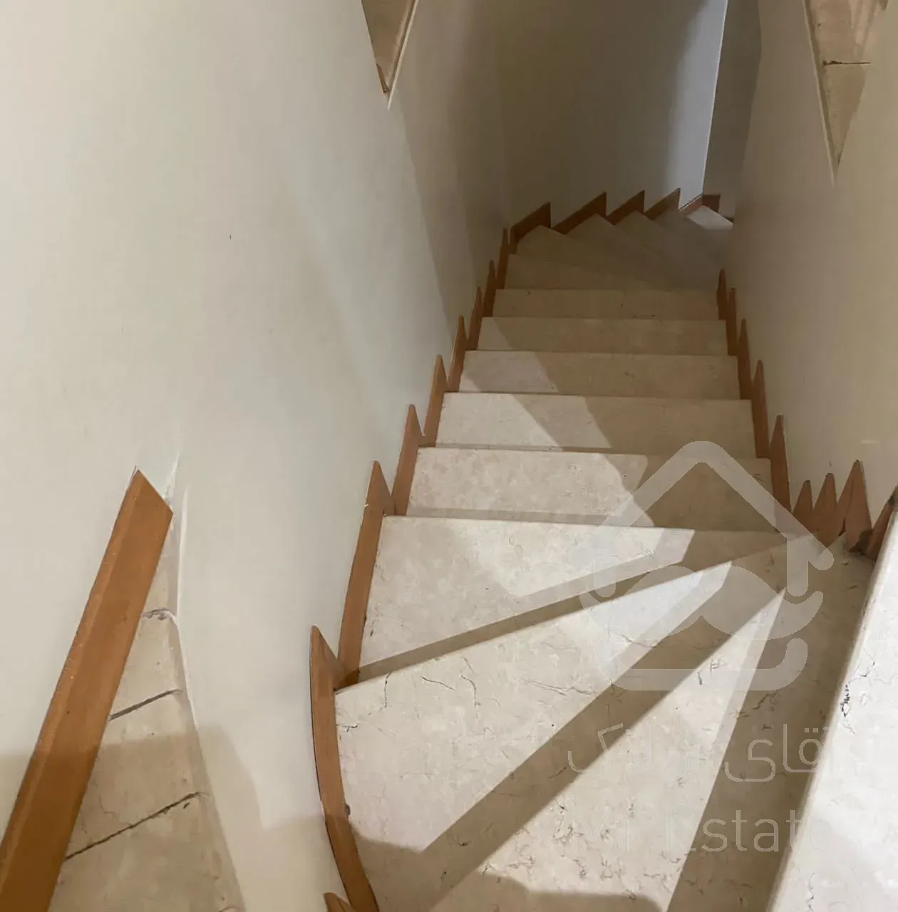 خرید وفروش اپارتمان ۲۲۰ متر ۴ خواب ونک شیراز شمالی