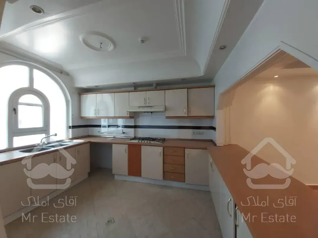 پاسداران 700 متر کلنگی