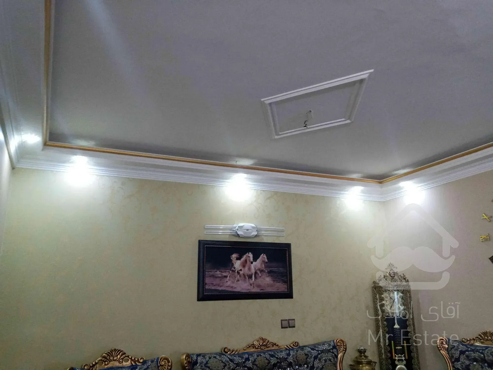 سه طبقه و نیم نوساز