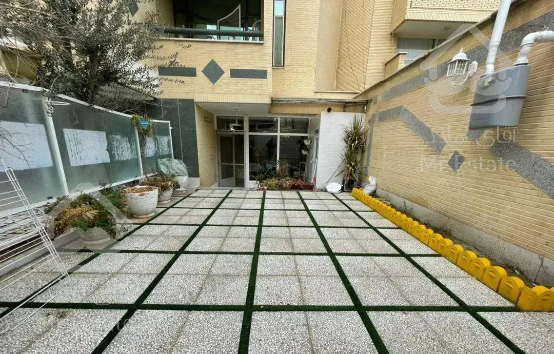 135 متر،همکف حیاط اختصاصی و راه مجزا از ساختمان