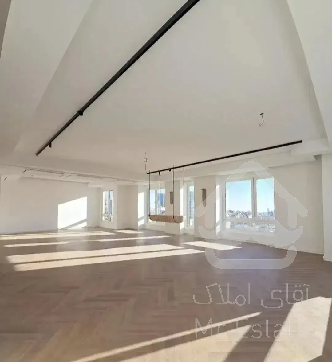 130 متر / تک واحدی/ دونبش / چسبیده به مترو وکیل