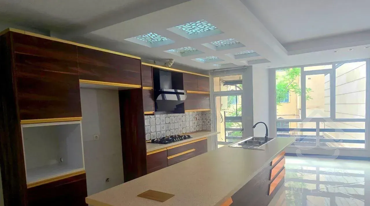 آپارتمان ۱۳۰ متری فول بسیار شیک