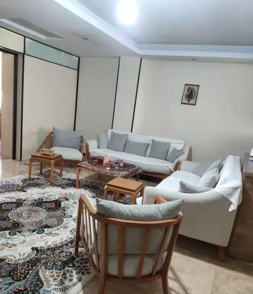 ۹۰ متر دو خوابه جمال زاده بالای بلوار