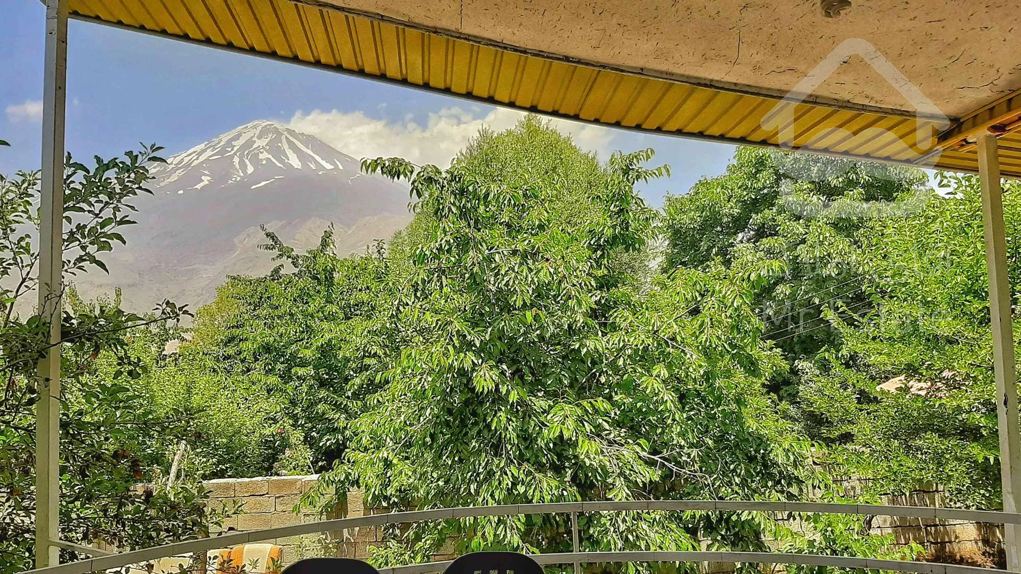 فروش خانه باغ ۵۵۰ متر در منطقه ایرا لاریجان واقع در جاده هراز بالای آب اسک ویو قله دماوند
