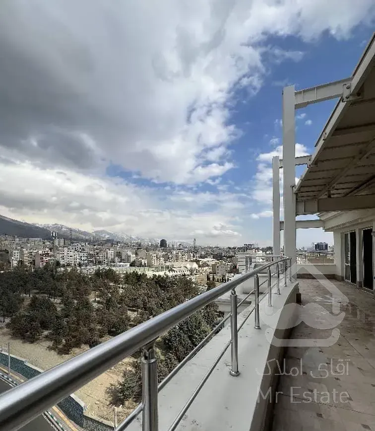 واحد ۱۲۸ متری به اضافه ۵۴ متر تراس قابل چیدمان