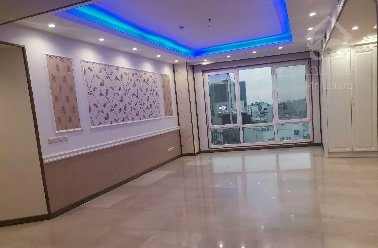 برج باغ ۱۳۰متر/۳خواب/طبقه۶/ ۲پارکینگ/۷ساله