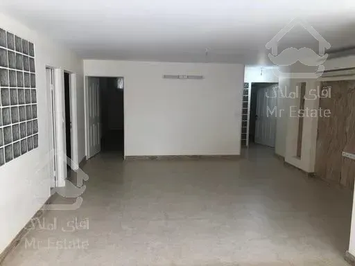 شهرک غرب ۲۴۰ متر۴ خواب طبقه همکف باورودی اختصاصی