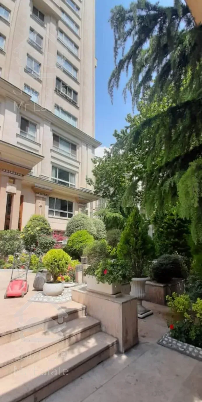 ۲۱۰ متر طبقه هشتم برج هستی