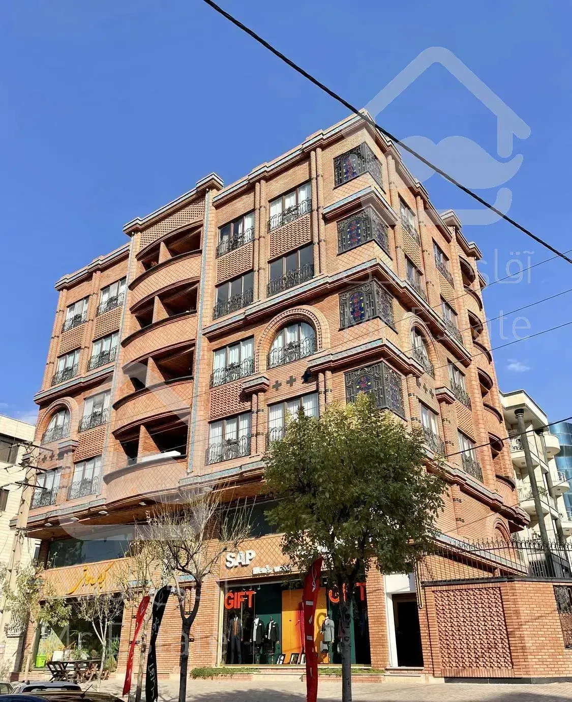 جهانشهر ۱۴۰ متری ۳خواب طبقه اخر