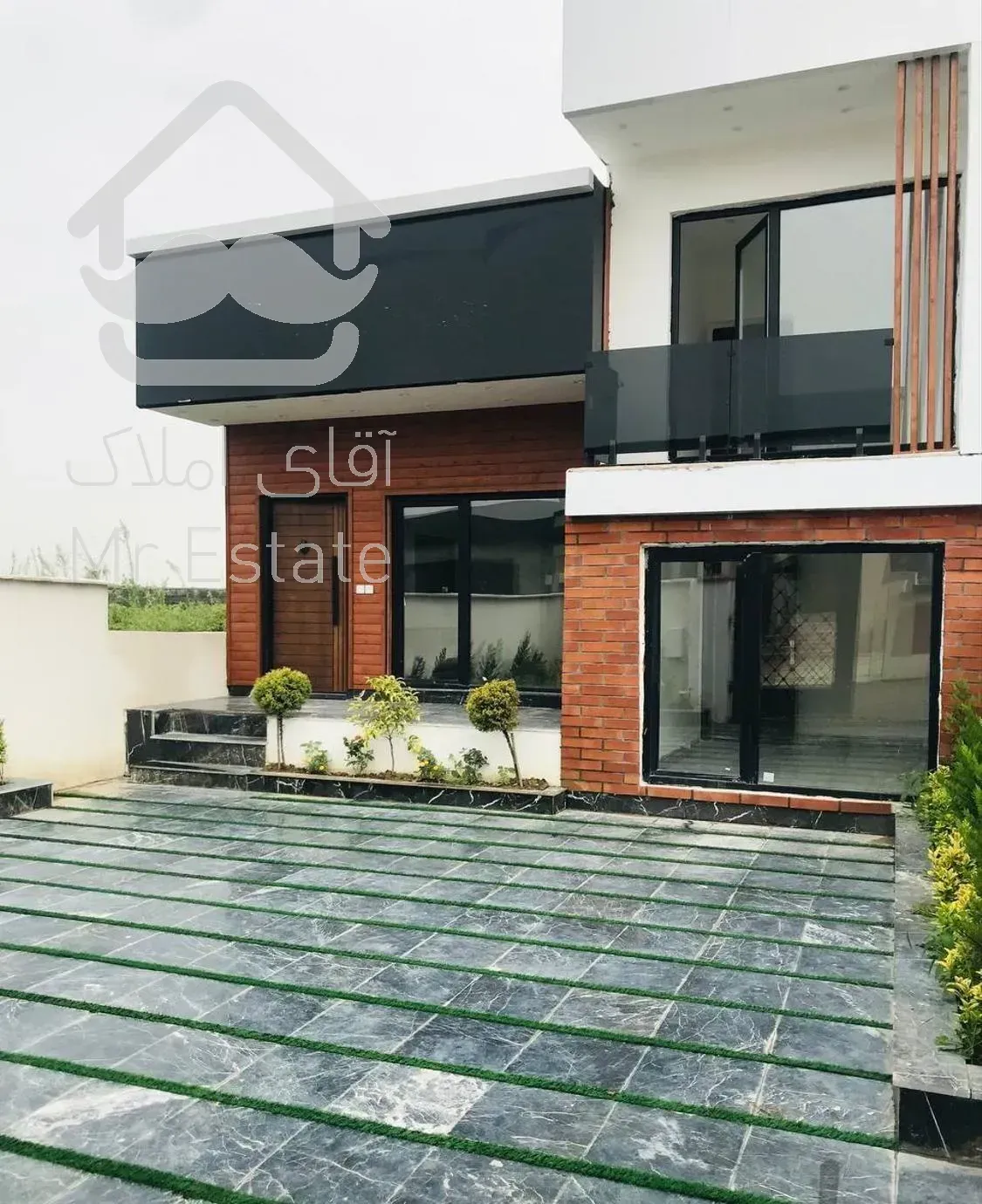 ویلا ۲۰۰متری نیم پیلوت ۳خواب جنگلی