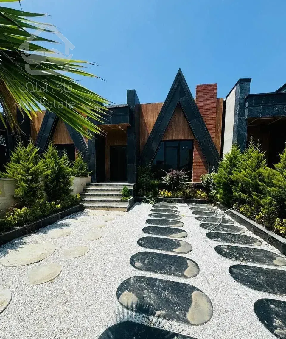 ویلا مدرن نوساز شهرکی نزدیک به امکانات رفاهی