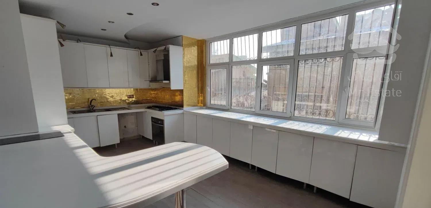 ولنجک ۱۳۰ متر سه خواب/ بازسازی شده/۲ پارکینگ