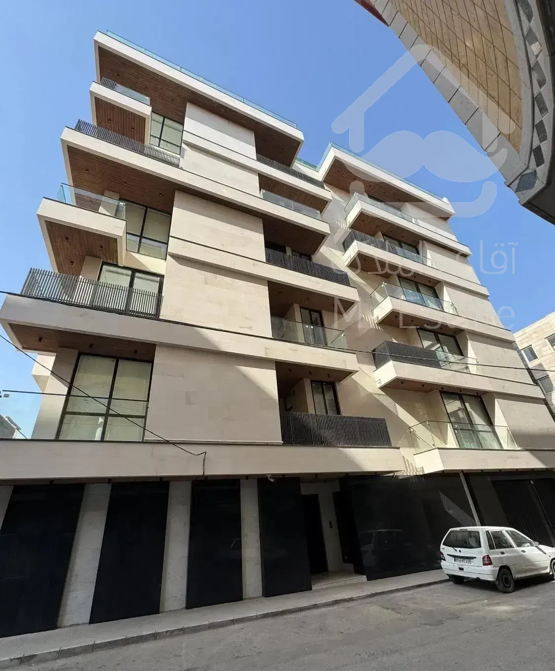 163متر اقبال لاهوری10  / لوکس / تراس قابل چیدمان