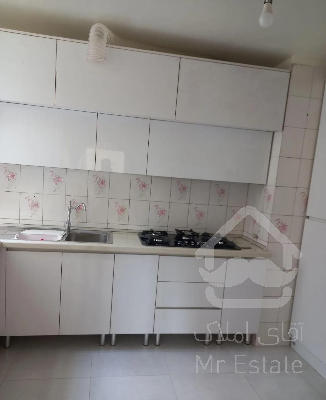 آپارتمان 120 متری واقع در خیابان میرزای شیرازی