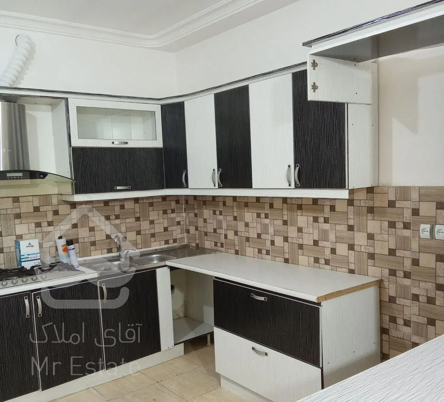 رهن آپارتمان ۷۵ متری ۲ خوابه طبقه ۱ در کوی حسینی