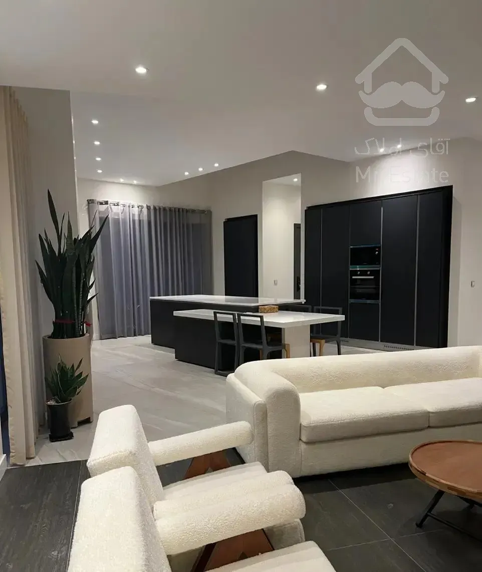 ویلا ۹۰۰ متری تاپ لوکیشن