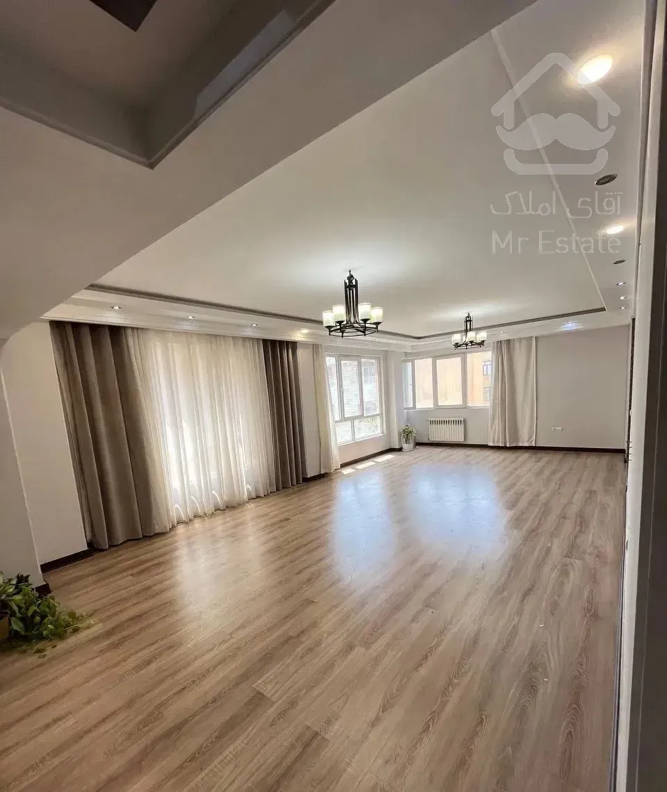 ۱۳۰متر/۳خوابه/فول امکانات/دو پارکینگ/چهارباغ غربی