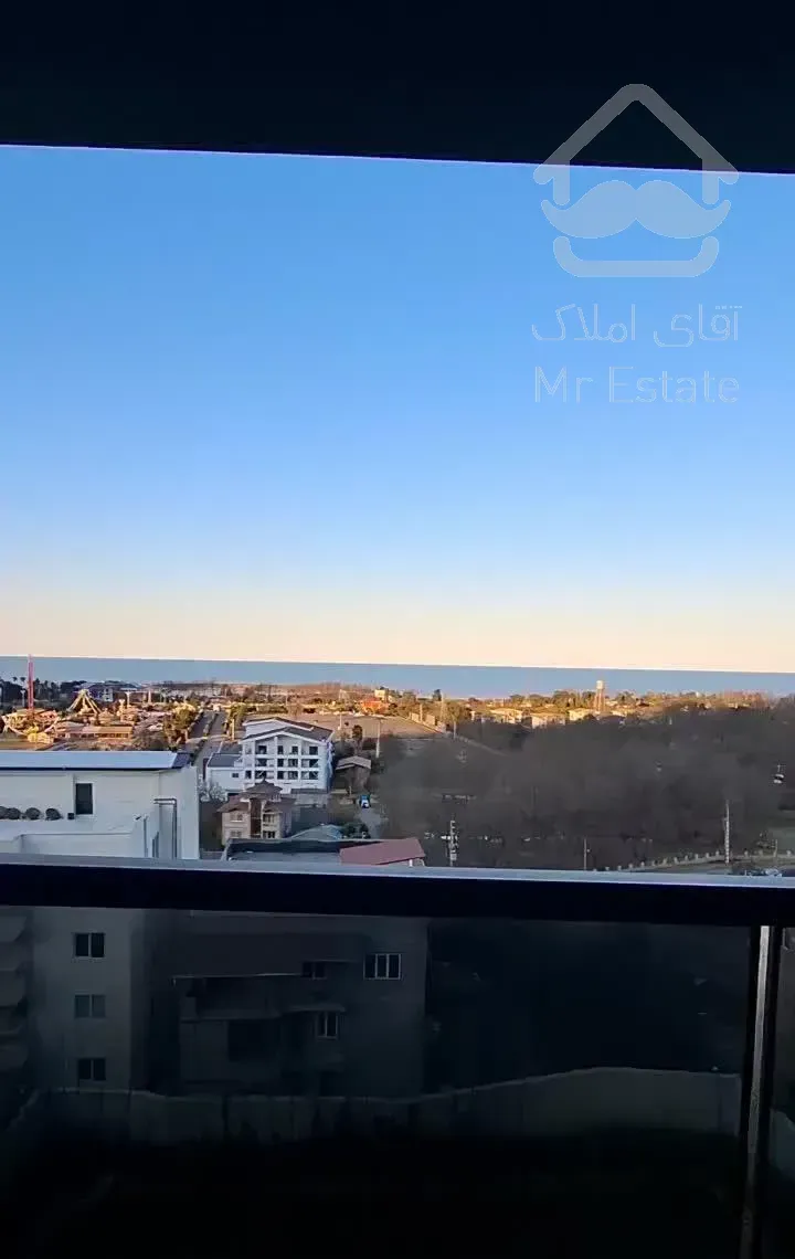 واحد رویایی مدرن در دل جنگل با ویو دریا